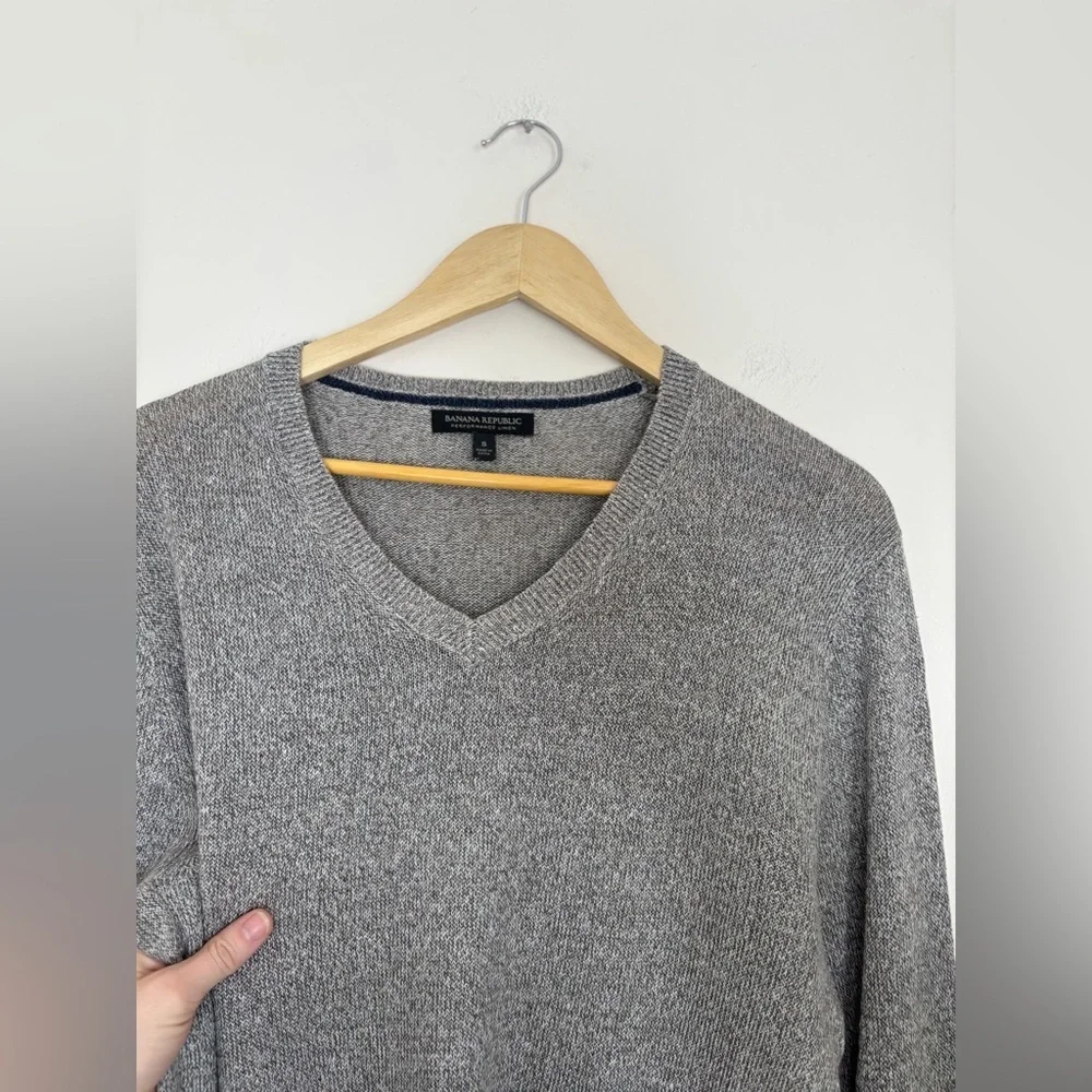 Banana Republic Performance Linen V-neck Pullover